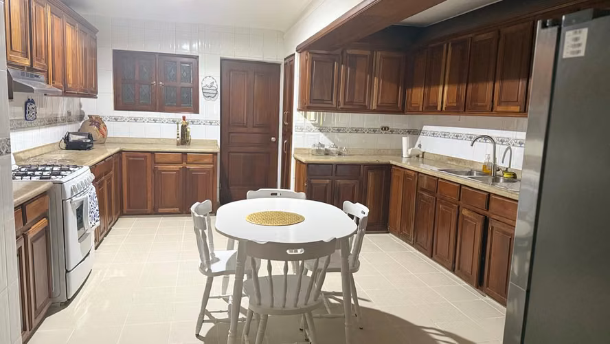 Alquilo apartamento de 3 habitaciones en Evaristo Morales - Imagen 5