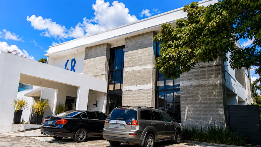 In Arroyo Hondo Office for Rent US $15,000.