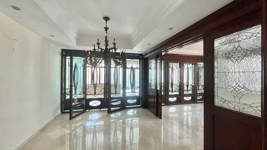 CASA 1ER NIVEL EN ALQUILER COMERCIAL EN LOS CACICAZGOS