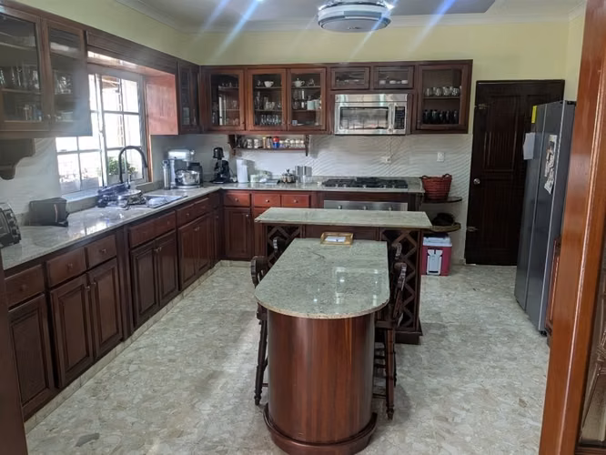 Amplia Casa en Alquiler, 4 Habitaciones, Piscina y Gazebo, Las Praderas