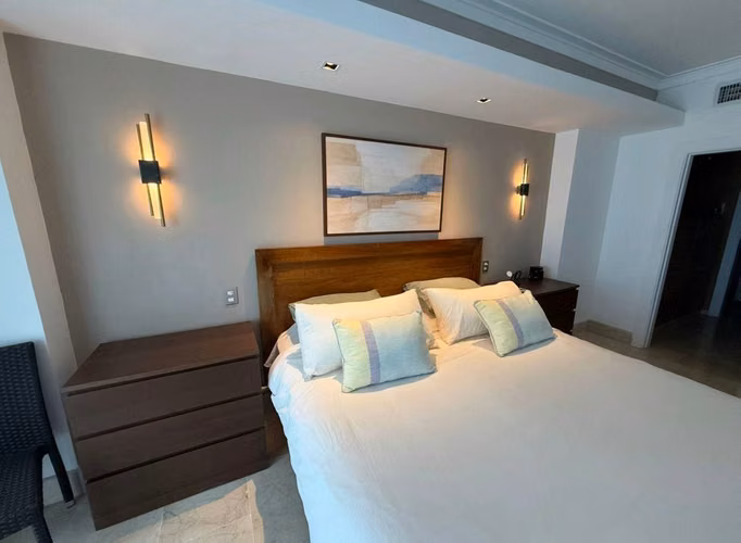 Vendo Apto en Torre MAR AZUL frente Parque Mirador Sur, 3 habs., 257 Mts.2, Piso 15