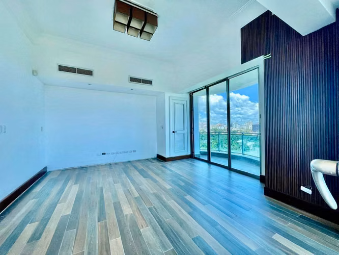 EXCLUSIVO  Apto en TORRE AZUL frente Parque Mirador Sur, 548 Mts.2, 4 Habs., 4 PARQUEOS