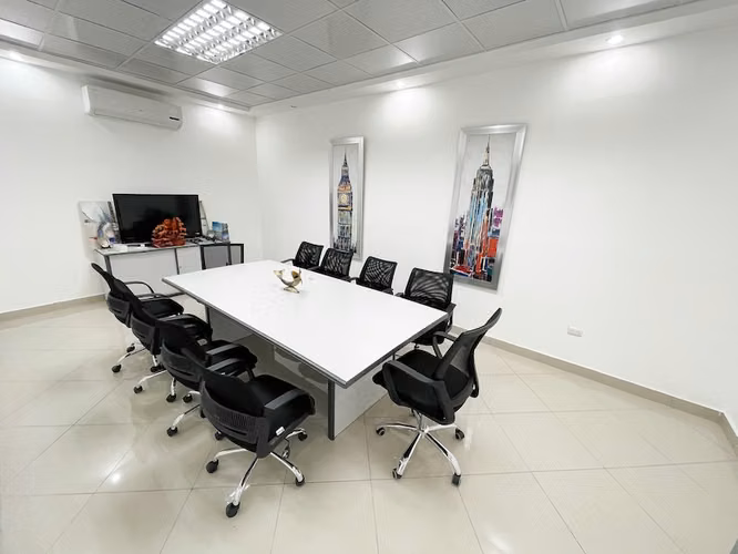 Edificio Completo para Venta y Alquiler. 4,000 m2 de construcción. 50 parqueos - Imagen 4