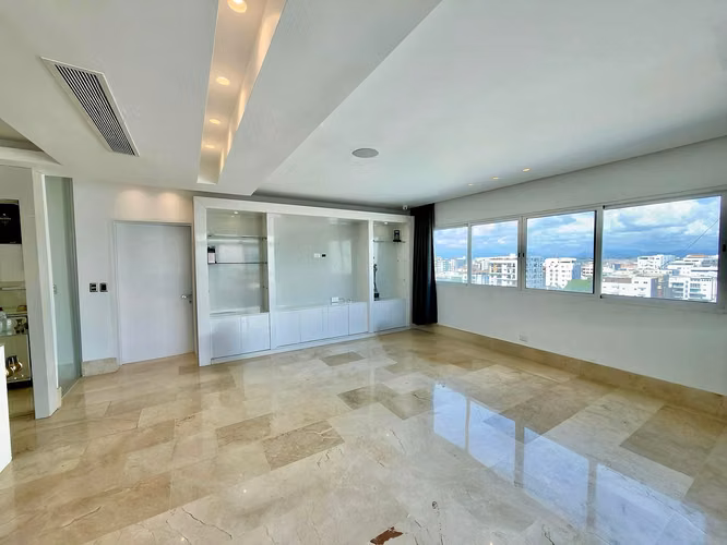 Penthouse de 3 niveles en el sector de Renacimiento