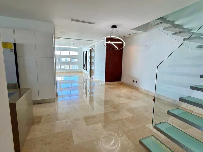 Penthouse de 3 niveles en el sector de Renacimiento