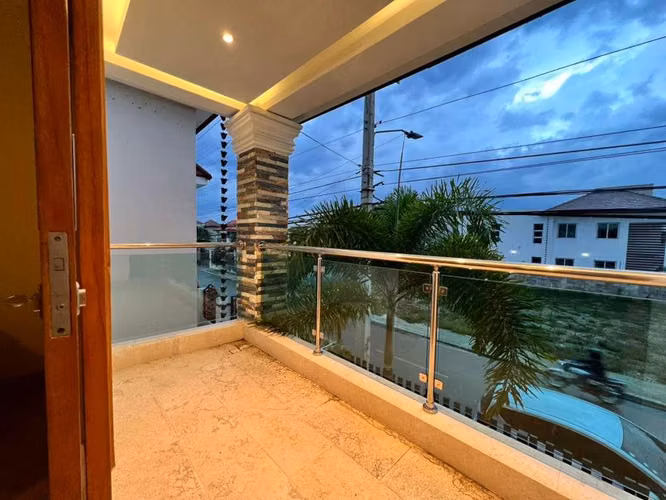 Amplia y Elegante Casa de 2 Niveles con 4 Habitaciones y Acabados en Mármol de Venta en Villa María!