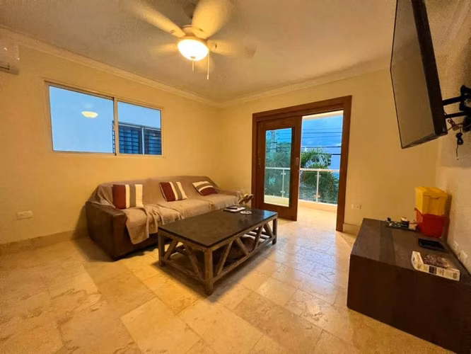 Amplia y Elegante Casa de 2 Niveles con 4 Habitaciones y Acabados en Mármol de Venta en Villa María!