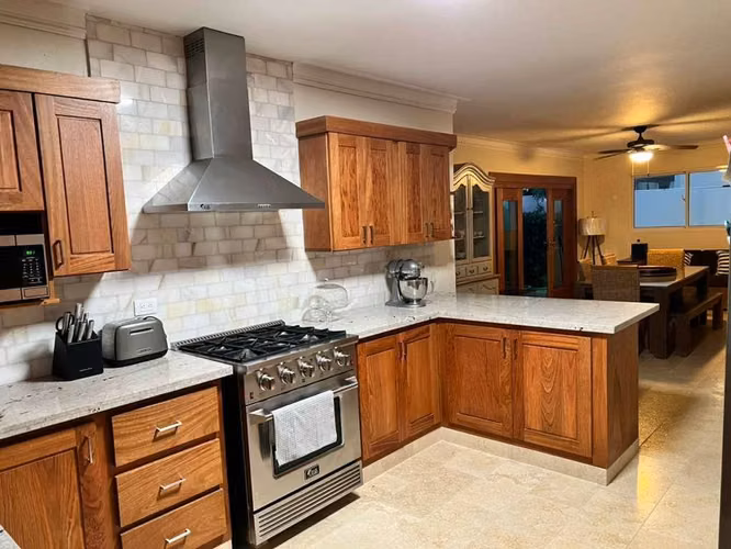 Amplia y Elegante Casa de 2 Niveles con 4 Habitaciones y Acabados en Mármol de Venta en Villa María!