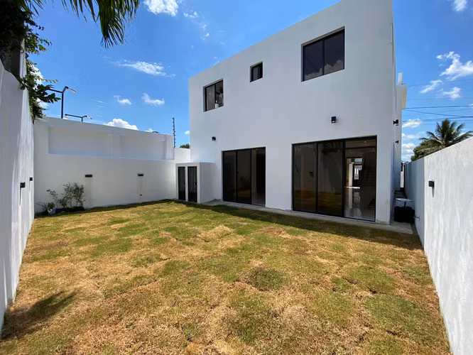 Casa Nueva con 3 Habitaciones y Amplio Patio Trasero de Venta en Urb. Palmas del Valle, Pontezuela!