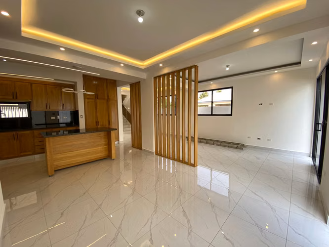 Casa Nueva con 3 Habitaciones y Amplio Patio Trasero de Venta en Urb. Palmas del Valle, Pontezuela!