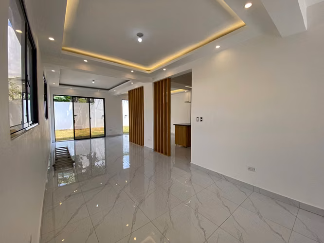 Casa Nueva con 3 Habitaciones y Amplio Patio Trasero de Venta en Urb. Palmas del Valle, Pontezuela!