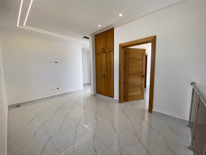 Casa Nueva con 3 Habitaciones y Amplio Patio Trasero de Venta en Urb. Palmas del Valle, Pontezuela!