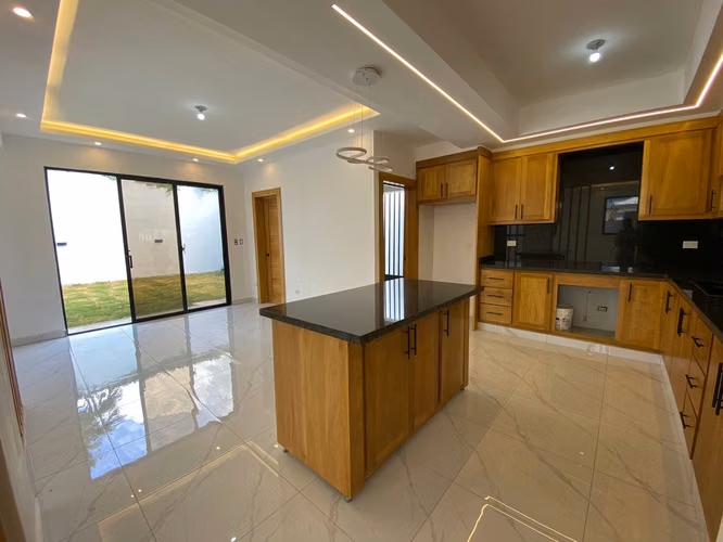Casa Nueva con 3 Habitaciones y Amplio Patio Trasero de Venta en Urb. Palmas del Valle, Pontezuela!