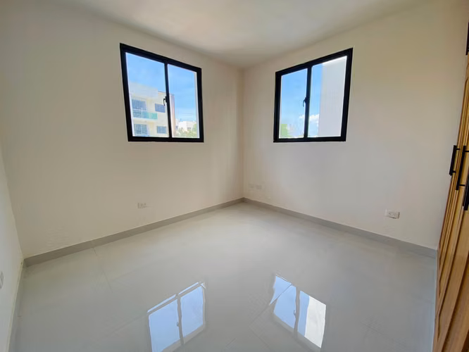 Apartamento Nuevo en 2do Nivel con 3 Habitaciones, Piscina y 2 Parqueos de Venta en Llanos de Gurabo