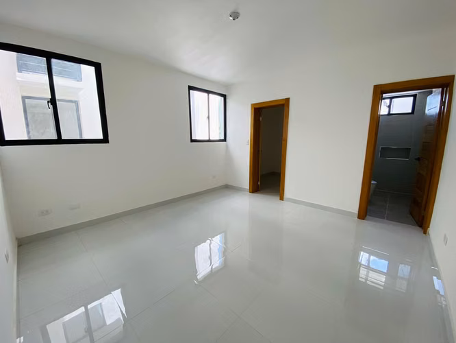 Apartamento Nuevo en 2do Nivel con 3 Habitaciones, Piscina y 2 Parqueos de Venta en Llanos de Gurabo
