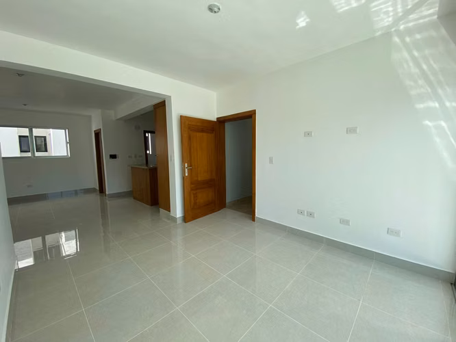 Apartamento Nuevo en 1er Nivel con 3 Habitaciones y 2 Parqueos de Venta a 2 Minutos del HOMS!