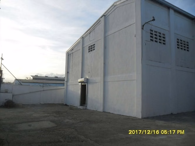 Alquilo Nave de 700 m2 Próximo a Autopista Duarte