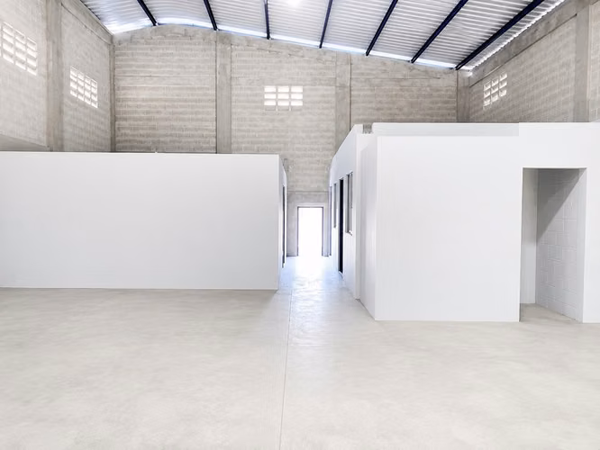 Alquilo Nave de 700 m2 Próximo a Autopista Duarte