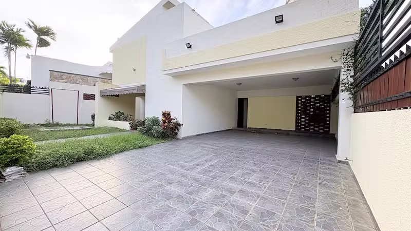 En Los Cacicazgos Casa en Venta de Cuatro Habitaciones US$850,000.