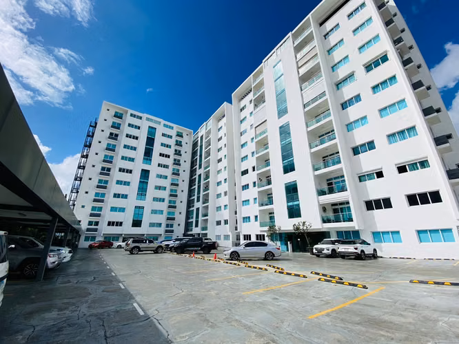 Apartamento Completamente Amoblado con 3 Habitaciones, 2 Parqueos y Piscina de Venta en Rincón Largo