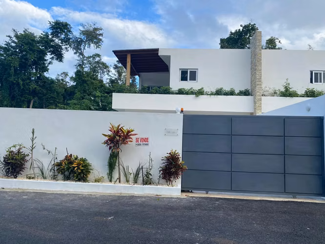 Villa en Venta en Playa Las Terrenas con Linea Blanca