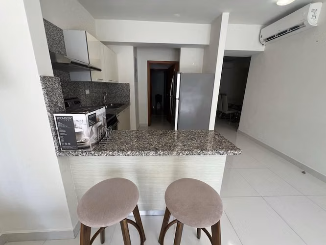 En Paraiso Apartamento Amueblado de Dos Habitaciones y Balcón con vista despejada. - Imagen 4