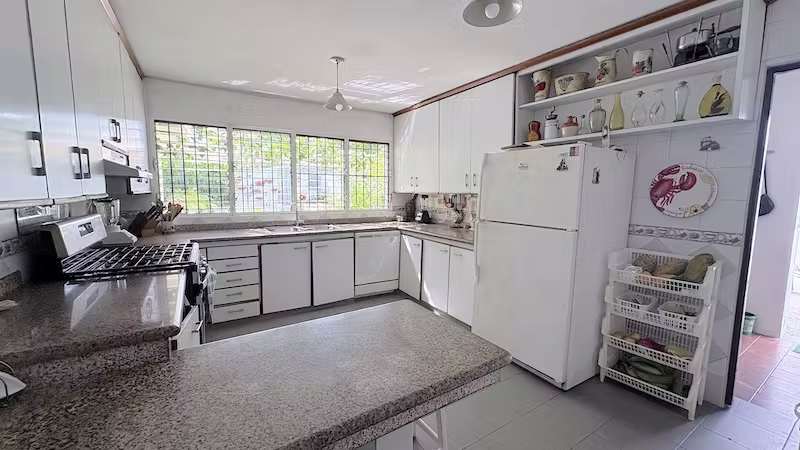 Casa Venta | Perantuen-Arroyo Hondo con patio US$650,000. - Imagen 2