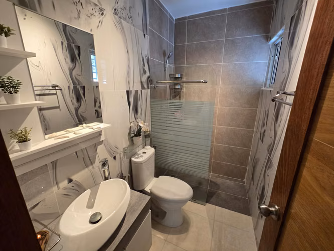 Apartamento con terraza privada en Altos de Alameda.  4to piso no ascensor - Imagen 8