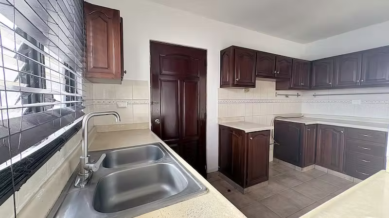 En Evaristo Morales Apartamento en Alquiler de Tres Habitaciones RD$43,800. - Imagen 3