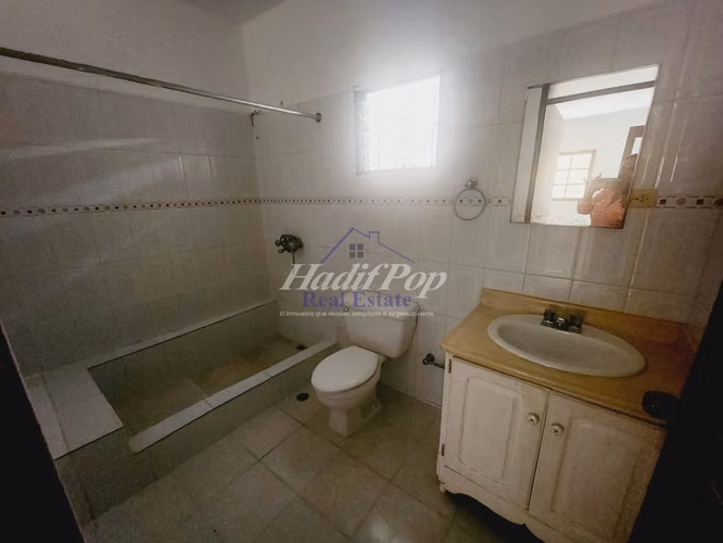 Se alquila cómodo y funcional CASA, ideal para quienes buscan practicidad y cercanía a todo. - Imagen 5