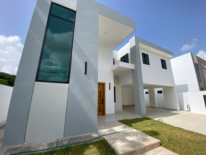 Nueva y Moderna Casa con 4 Habitaciones, Patio y Dormitorio en Planta Baja de Venta en Villa María!