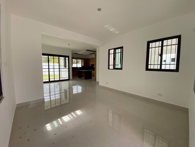 Nueva y Moderna Casa con 4 Habitaciones, Patio y Dormitorio en Planta Baja de Venta en Villa María! - Imagen 2