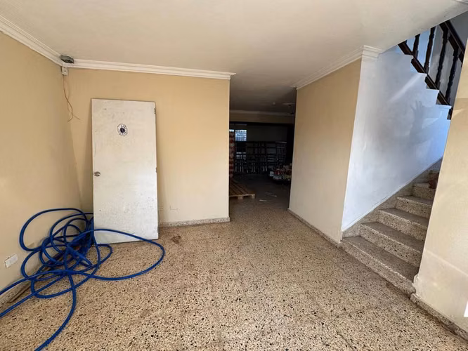 Commercial house in Aesanche Julieta