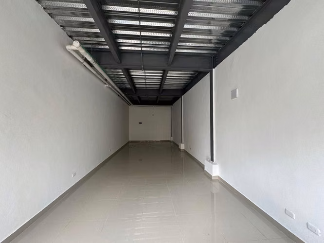 Alquilo local comercial en Alma Rosa I - Imagen 4