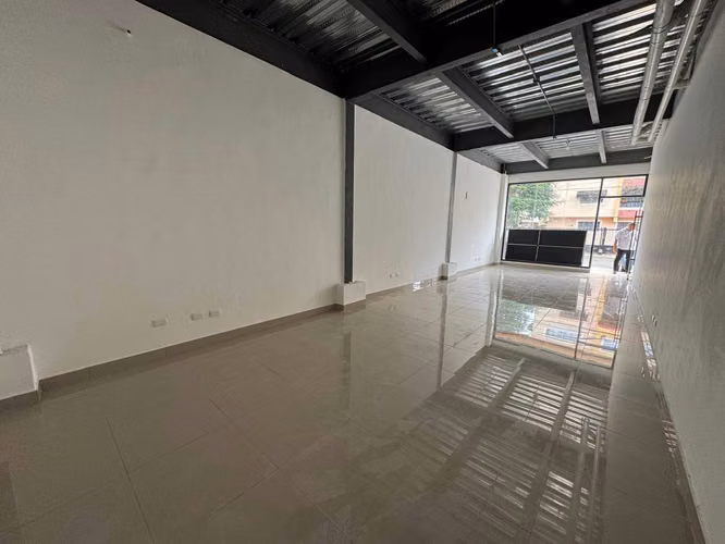 Alquilo local comercial en Alma Rosa I - Imagen 3