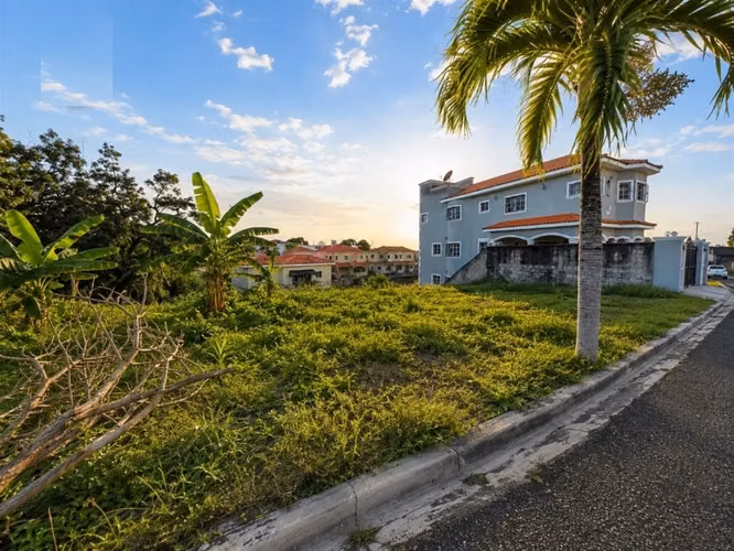 Solar de 336 m2 en Residencial Colinas del Oeste Título y Deslinde al día - Imagen 4