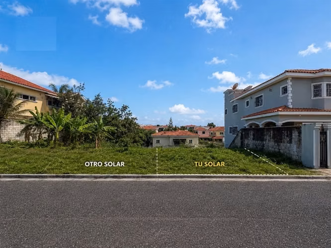 Solar de 336 m2 en Residencial Colinas del Oeste Título y Deslinde al día - Imagen 1