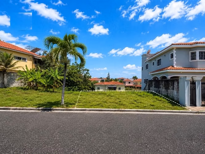 Solar de 336 m2 en Residencial Colinas del Oeste Título y Deslinde al día - Imagen 2