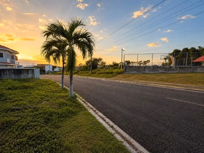 Solar de 336 m2 en Residencial Colinas del Oeste Título y Deslinde al día - Imagen 3