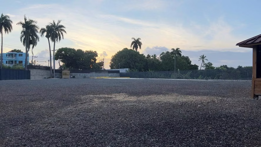 TERRENO | UBICADO EN AVENIDA PRINCIPAL | AUTOPISTA DUARTE - Imagen 1