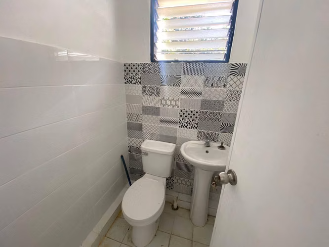 Local en alquiler en Gazcue ideal para oficina, consultorio o estetica - Imagen 4