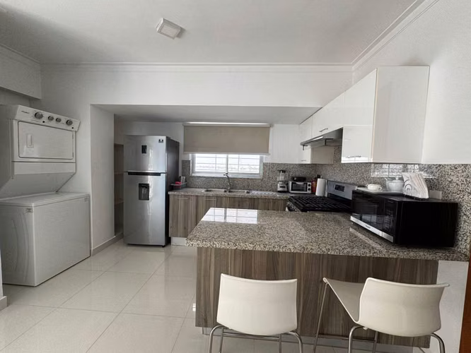 Apartamento en Alquiler Amueblado en Bella Vista - Imagen 3