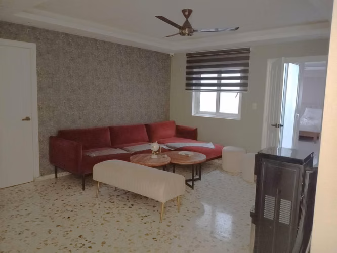 EN VENTA CASA DE LUJO EN LOS CACICAZGOS - Imagen 2