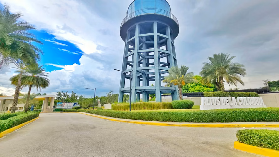 Apartamento 2do nivel en venta, Residencial Altos de la Colombia con 3 parqueos. - Imagen 2