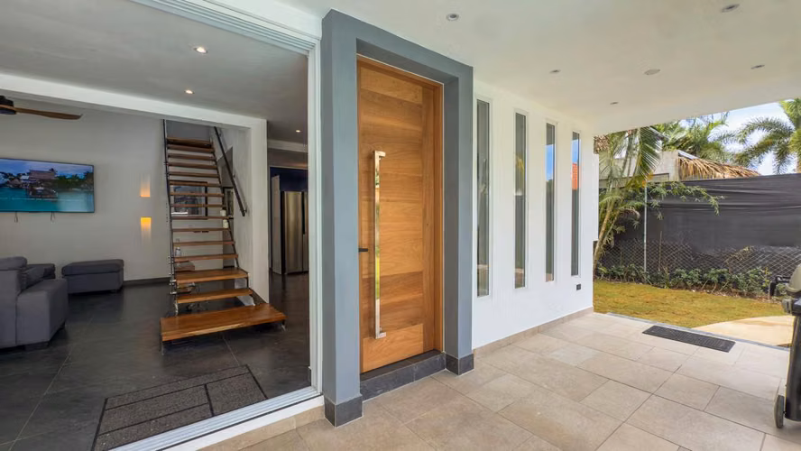 Villa de Lujo Remodelada a Solo 300 Metros de la Playa - Imagen 5
