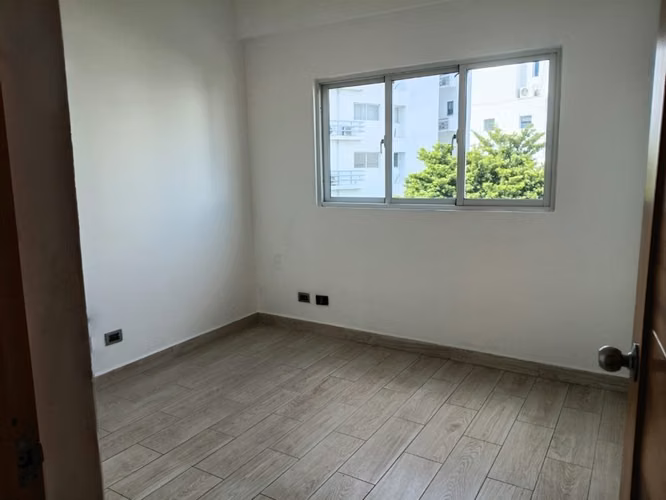 Amplio Apartamento en Alquiler, 3 Habitaciones, Renacimiento - Imagen 3