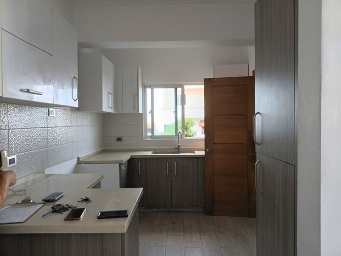 Amplio Apartamento en Alquiler, 3 Habitaciones, Renacimiento