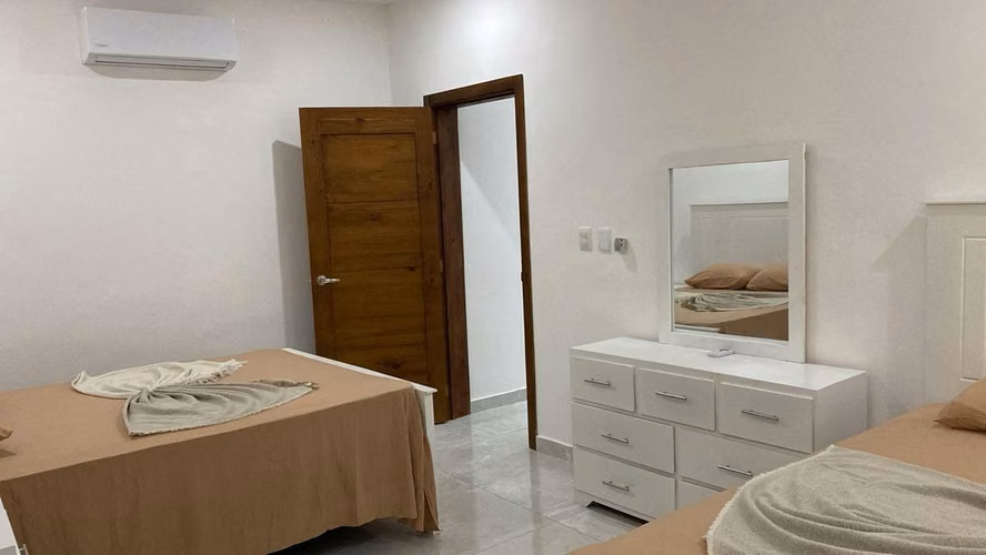 Inversión Perfecta: Villa con Piscina Privada Cerca de la Playa - Imagen 6