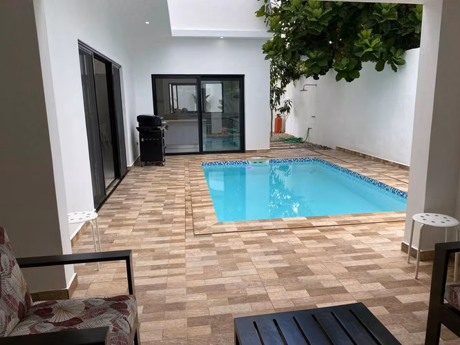 Inversión Perfecta: Villa con Piscina Privada Cerca de la Playa