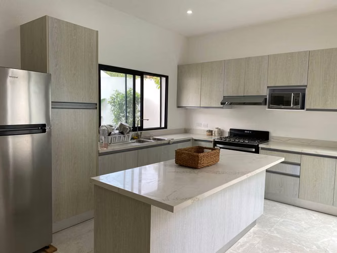 Inversión Perfecta: Villa con Piscina Privada Cerca de la Playa - Imagen 4